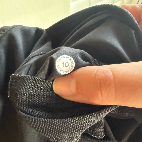 Lululemon Black On the Fly Short Size 10 - Picture 4 of 4